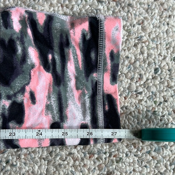 Lululemon Athletica Pink and Black Camo Capri Leggings - Picture 6 of 8